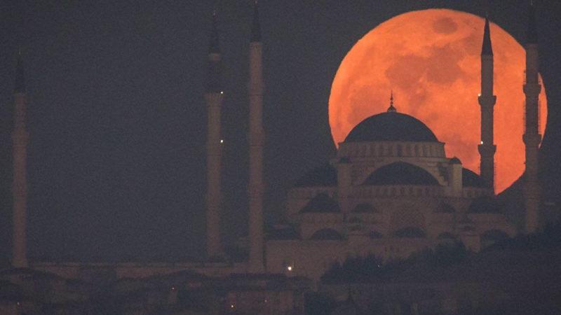 Bu Gece Gökyüzüne İyi Bakın: 2022’nin En Büyük Dolunayı Bugün Görülecek!