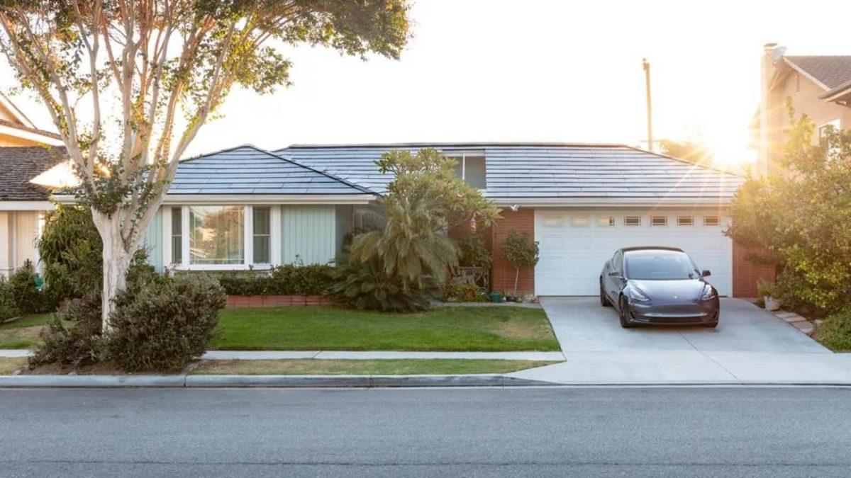 Elon Musk, Her Evin Kendi Elektriğini Üretmesini Sağlayacak Projesinde Yaptıkları Büyük Hatayı İtiraf Etti