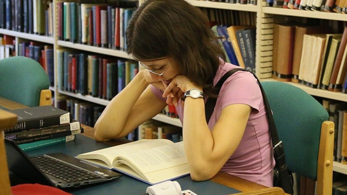 Bir Yüksek Lisans Mezununun Gözünden: Öğrencilerin Akademide Yaşadıkları Zorluklar, Engeller ve Mobbing Üzerine