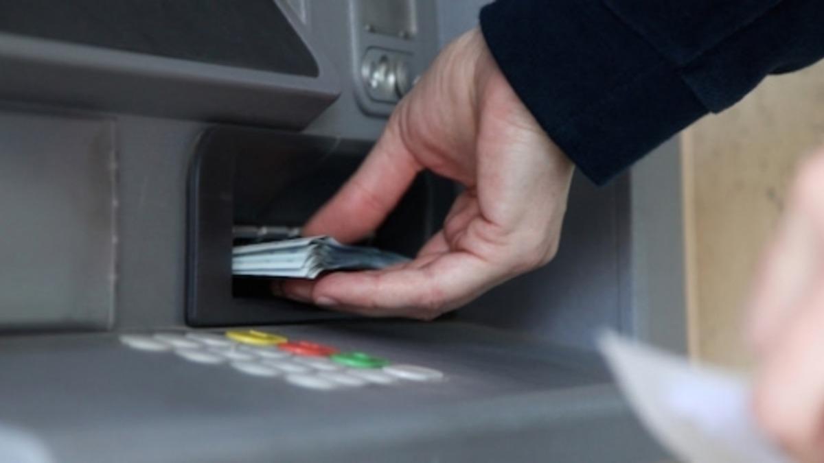 ATM Cihazına Yerleştirilen Düzeneği Güvenlik Uzmanı Çözdü