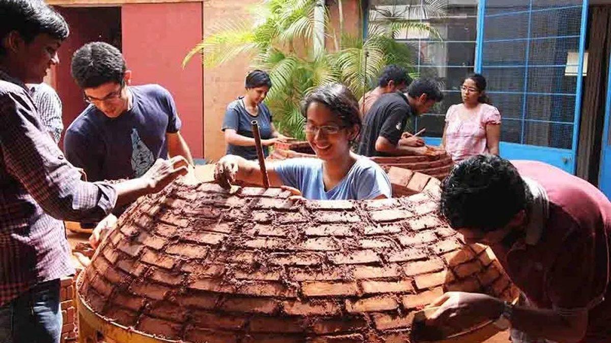 Siyaset, Din ve Paranın Girmesinin Yasak Olduğu Gerçek Şehir: Auroville (Evet, Kulağa Ütopik Geliyor)