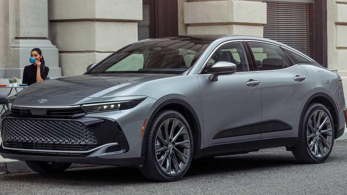 2023 Toyota Crown Tanıtıldı: Tasarımına Ayrı, Performansına Ayrı Hayran Kalacaksınız...