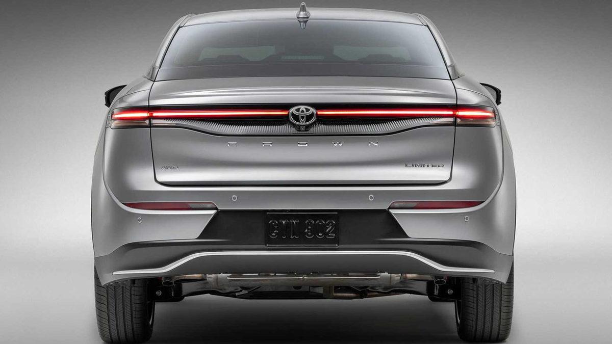 2023 Toyota Crown Tanıtıldı: Tasarımına Ayrı, Performansına Ayrı Hayran Kalacaksınız...