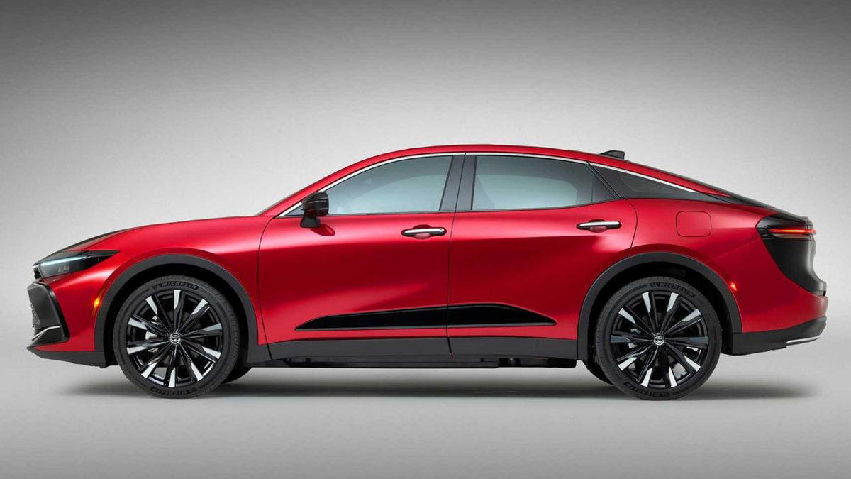 2023 Toyota Crown Tanıtıldı: Tasarımına Ayrı, Performansına Ayrı Hayran Kalacaksınız...