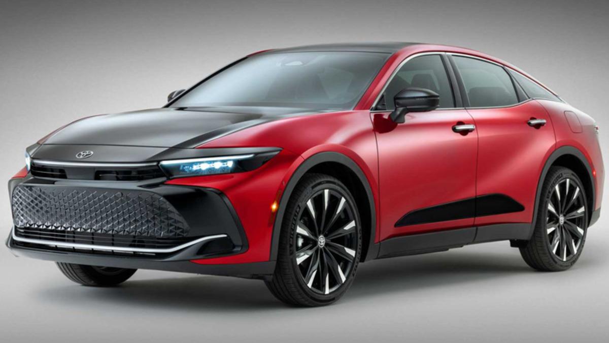 2023 Toyota Crown Tanıtıldı: Tasarımına Ayrı, Performansına Ayrı Hayran Kalacaksınız...