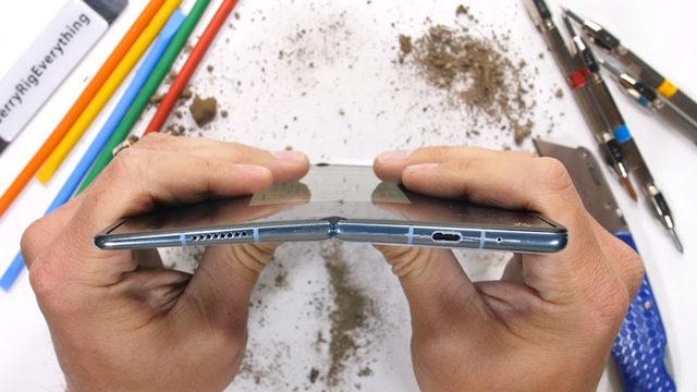 Huawei Mate X2 Dayanıklılık Testine Girdi: Sonuç Yine Hüsran Olsa da Gelişme Var