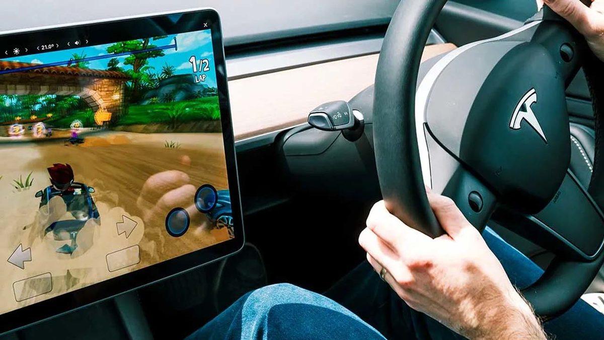 Tesla Otomobillerin Adeta Oyuncu Bilgisayarına Dönüşeceği Tarih Açıklandı: Steam’deki Tüm Oyunlar Oynanabilecek!