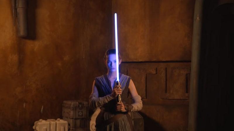 Disney, Filmlerdeki Gibi Açılıp Kapanan ‘Gerçek’ Işın Kılıcını Gösterdi