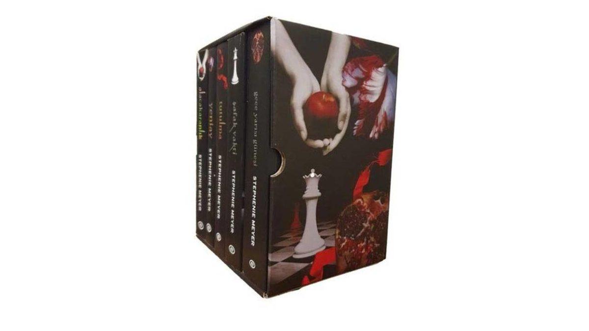 İndirimdeyken Alıp Kütüphanenize Eklemek İsteyeceğiniz 10 Efsane Kitap Seti Önerisi