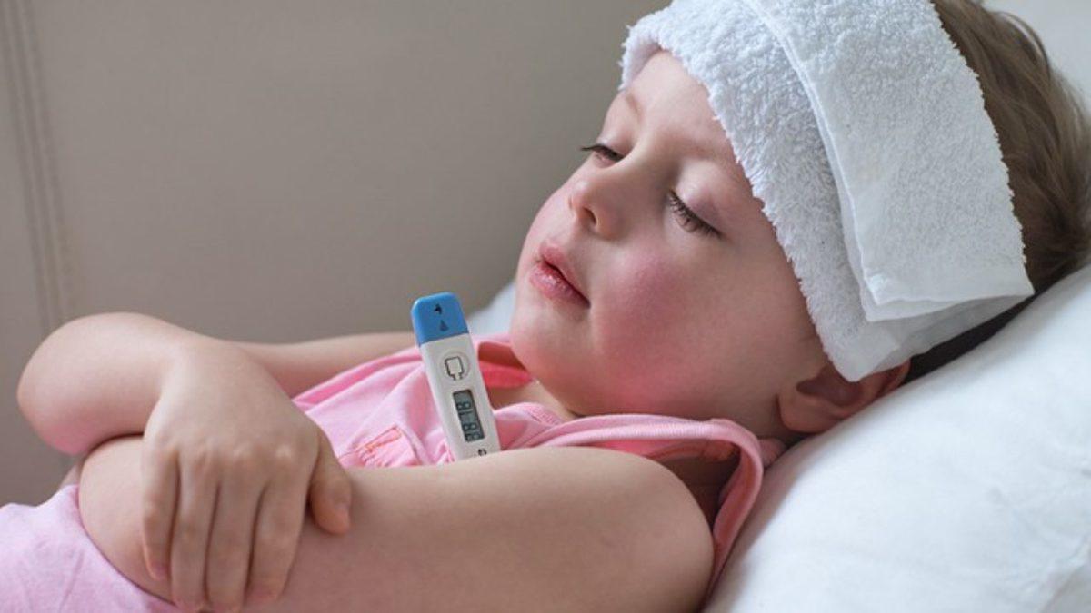 Bebeklerde Yüksek Ateş Ne Anlama Gelir ve Nasıl Düşürülür?