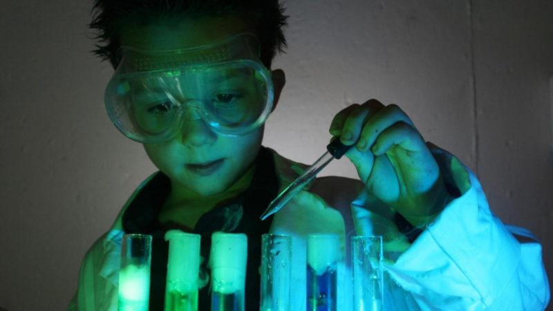 Evde Sıkılan Çocuklara Bilimi Sevdirecek 6 Basit Deney