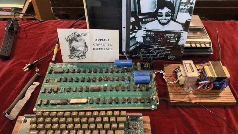Steve Jobs’ın Elleriyle Tasarladığı İlk Apple Bilgisayarı Açık Arttırmayla Satılıyor: Şimdiden Yüzbinlerce Dolar Teklif Geldi