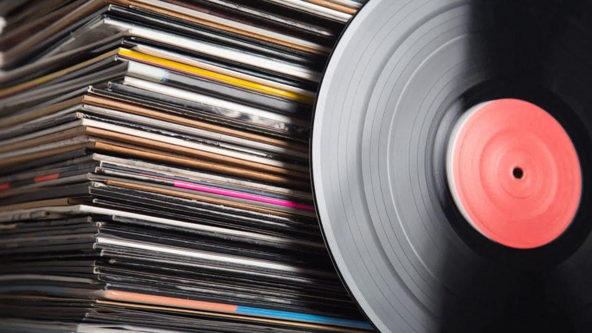 Yıllar Geçse Bile Modası Geçmeyen ’Plak’ Nedir, Neden Bazılarına Göre Dijitalden Bile Daha İyi Bir Sese Sahip?