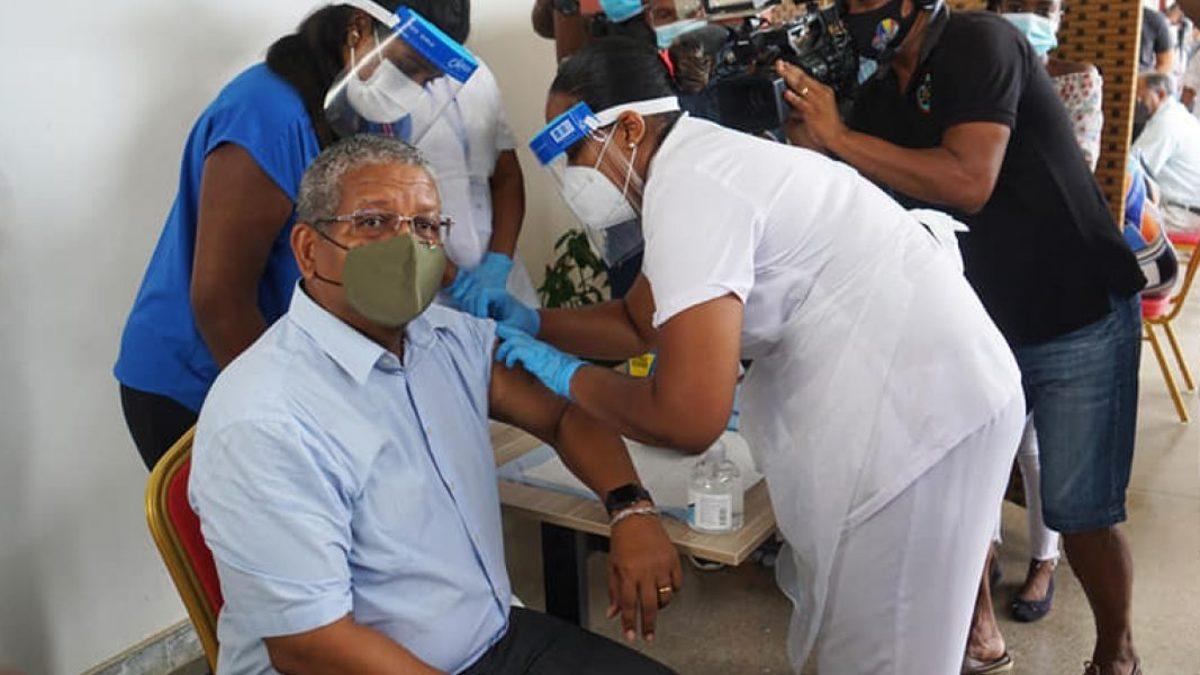 Dünyanın En Çok Aşılanan Ülkesi Seyşeller’de COVID-19 Vakaları Neden Patlama Yaptı?