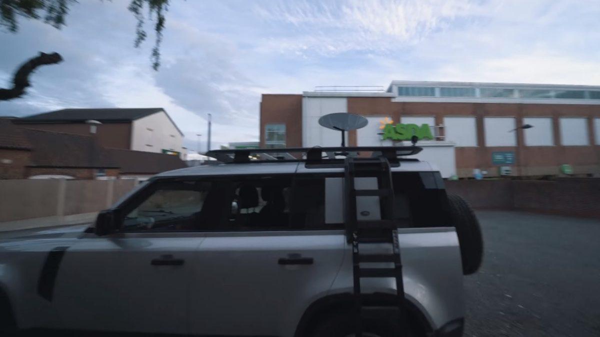 Mobil İnternete de Rakip Geliyor: YouTuber, Starlink Antenini Arabasına Kurup Yolda İnternete Bağlandı