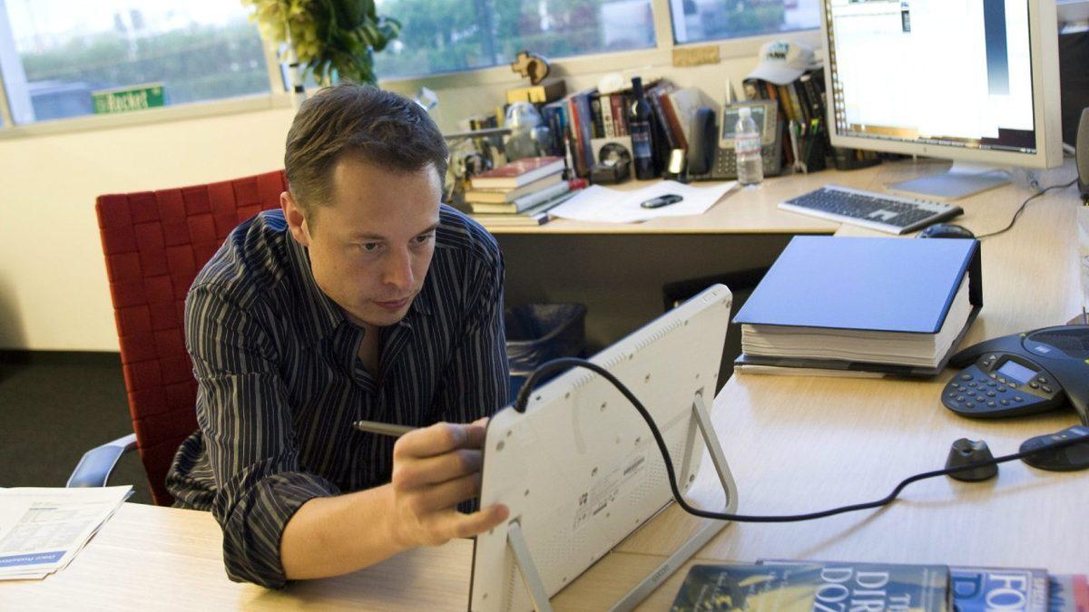 Tesla’da Çalışmanın Sandığınız Kadar Kolay Olmadığını Gösteren 6 Detay