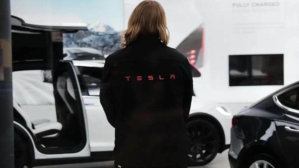 Tesla’da Çalışmanın Sandığınız Kadar Kolay Olmadığını Gösteren 6 Detay