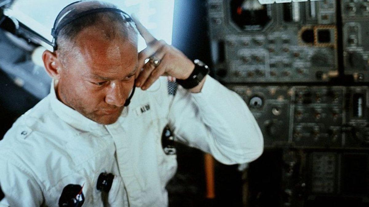 Buzz Aldrin’in Ay’da Giydiği Ceket, Rekor Fiyata Satıldı!