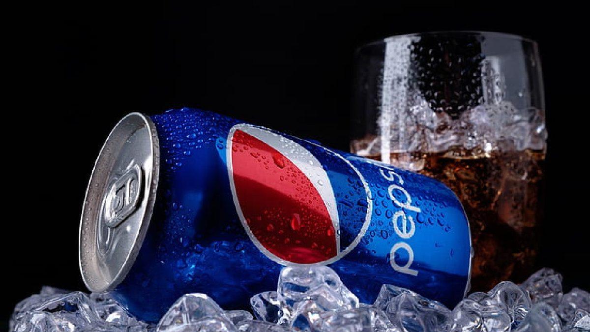 330 ml’lik Bir Kutu Kola İçince Vücudunuza Kaç Küp Şeker Giriyor?