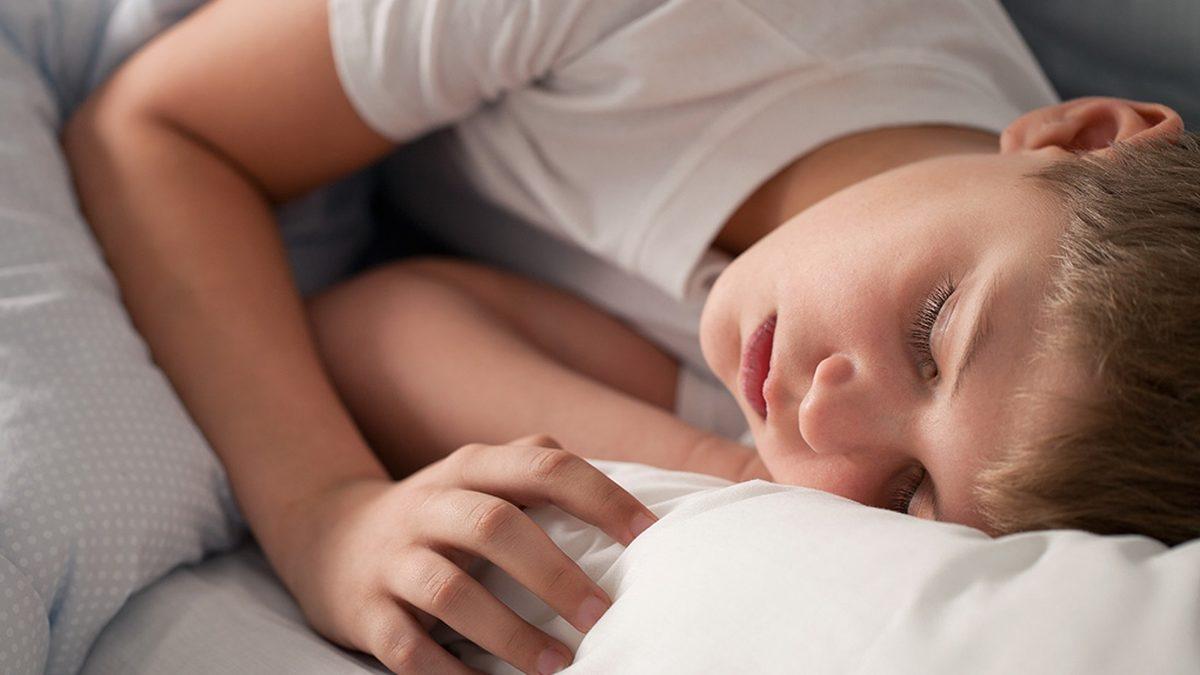 Yetersiz Uykunun Çocukların Beynini Olumsuz Etkilediği Ortaya Çıktı: Hafıza ve Zekâdan Sorumlu Bölümler Etkileniyor