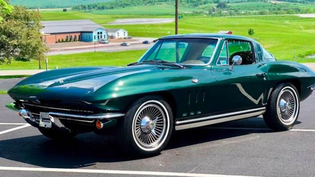 Eskiden Araba Lastiklerinde Neden Beyaz Renk Kullanılırdı? Ne Oldu da Tamamen Siyaha Geçildi?