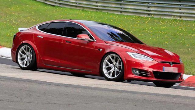 Tesla Model S, Asfalt Canavarlarının Er Meydanı Laguna Seca’da Gayri Resmi Bir Rekor Kırdı [Video]