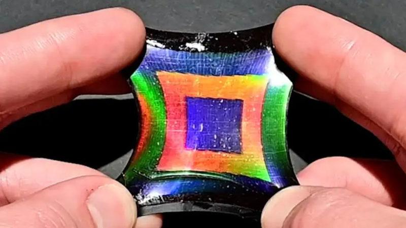 100 Yıl Önce Nobel Ödülü Alan Teknik Hayat Buldu: Esnedikçe Renk Değiştiren Materyal Geliştirildi [Video]