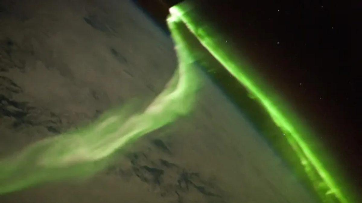 Yeni Zelanda’ya Yağan Fosforlu Yeşil Meteorların Sırrı Açıklandı (Hayır, Bilim Kurgu Filmi Çekimleri Değil)