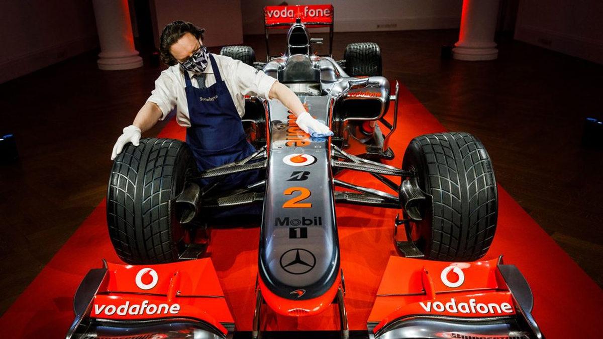 Lewis Hamilton’ın Türkiye Grand Prix’ini Kazanan F1 Otomobili Açık Artırmaya Çıktı