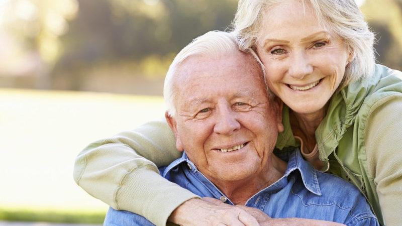 Evli ve Üniversite Mezunu Erkeklerin, Bekar ve ’Okumamış’ Kadınlardan Uzun Yaşadığı Tespit Edildi: Tamam da Niye?