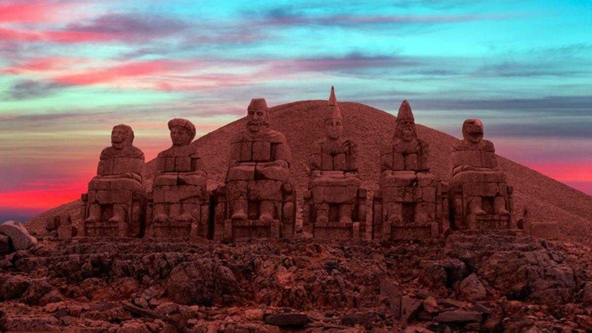 Güneş’in Doğuşunun ve Batışının En Güzel İzlendiği Yer Olan Nemrut Dağı’nın Efsanevi Öyküsü