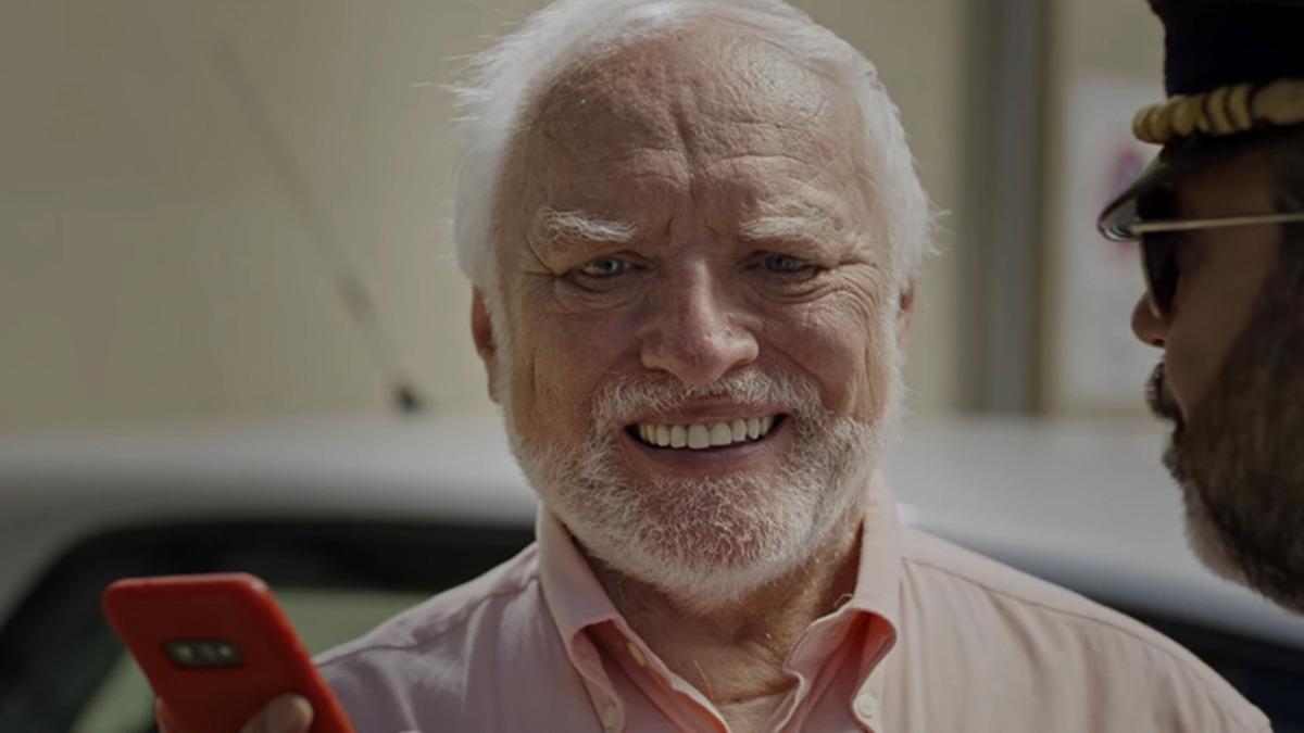 Tüm Acılarına Rağmen Gülümseyen Fenomen Amca ’Hide The Pain Herold’ Vodafone’un Reklam Yüzü Oldu [Video]