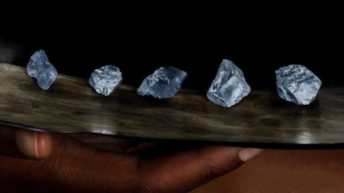 Bir Evlilik Teklifinde Mutluluğa Neden Olan Pırlantanın Aslında Çok Uzaklarda Büyük Acılara Neden Olduğu Gerçeği