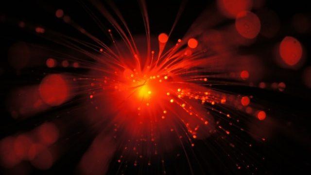 Bilim İnsanları, Işığı %30 Hızlandırarak Işık Hızını Kırmayı Başardılar