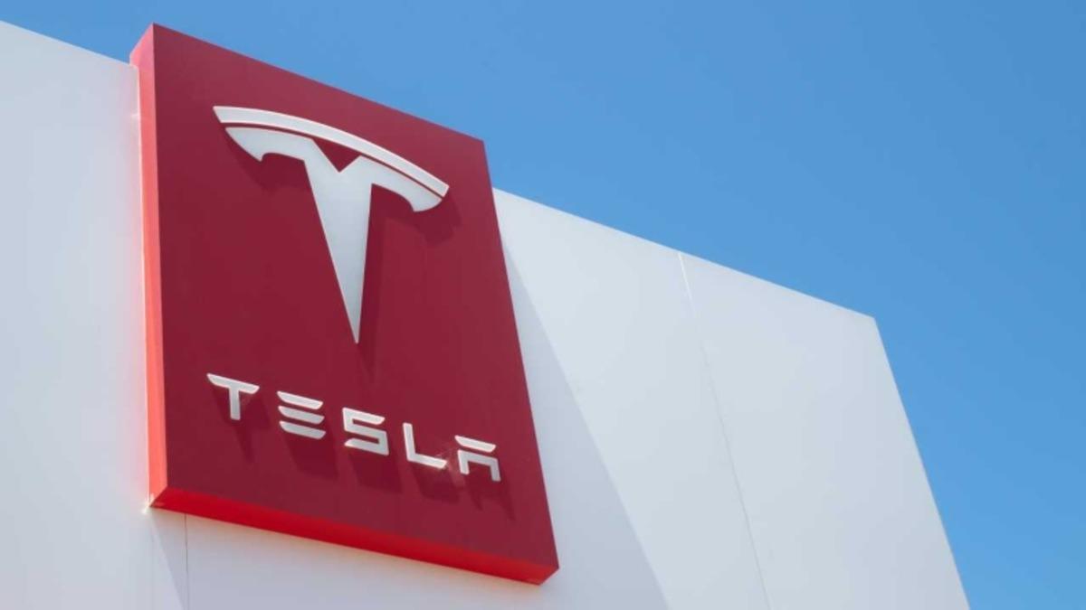Kaliforniyalı İdarecilerden Tesla’ya Süpriz Suçlama: Otonom Sürüş Konusunda Yalan Reklam