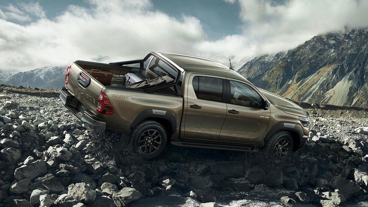 Modern ve Güçlü Bir Arazi Aracı: Toyota Hilux’un Dikkat Çeken Özellikleri ve Fiyat Listesi