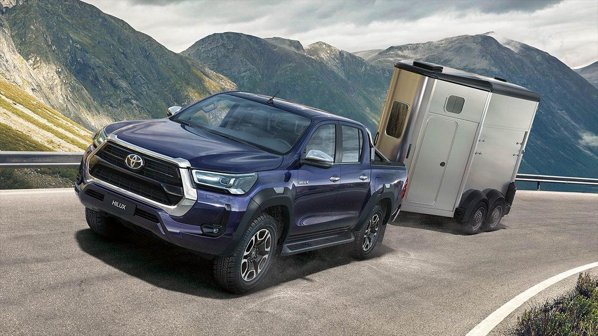 Modern ve Güçlü Bir Arazi Aracı: Toyota Hilux’un Dikkat Çeken Özellikleri ve Fiyat Listesi