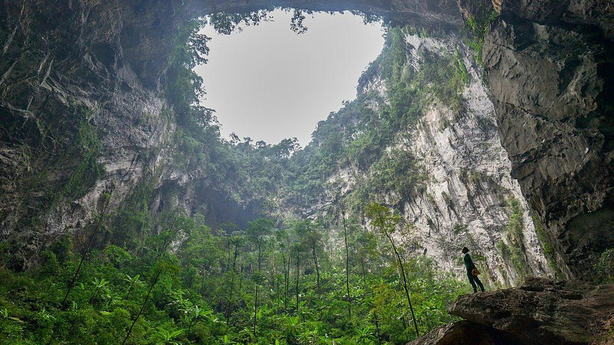 İçine Koskoca New York Şehrinin Bile Sığabildiği Dünyanın En Büyük Mağarası: Hang Son Doong