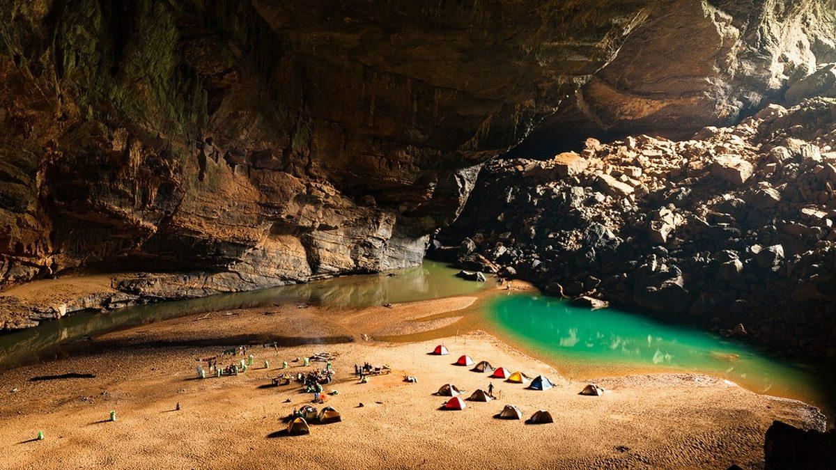 İçine Koskoca New York Şehrinin Bile Sığabildiği Dünyanın En Büyük Mağarası: Hang Son Doong