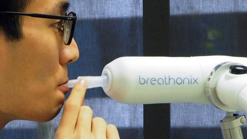 Singapur, 1 Dakikadan Az Sürede Sonuç Veren ’Üflemeli’ COVID-19 Testi Kullanacak