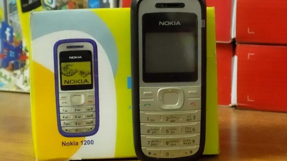 Nokia 1200’ın Şimdi Kulaklara Şaka Gibi Gelen Özellikleri (Yılan Oyununu Hatırlayanların Gözü Yaşlı)