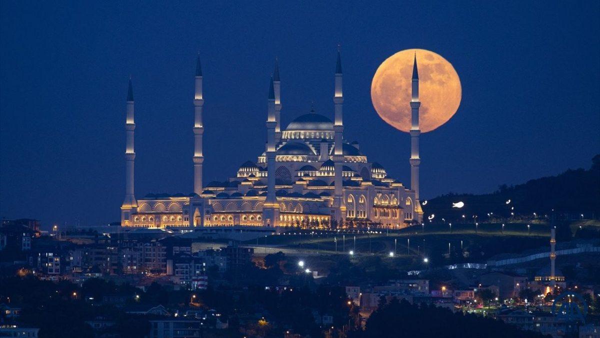 Türkiye’den de Gözlemlenebilen Süper Ay, Dün Gece Gerçekleşti [Video]