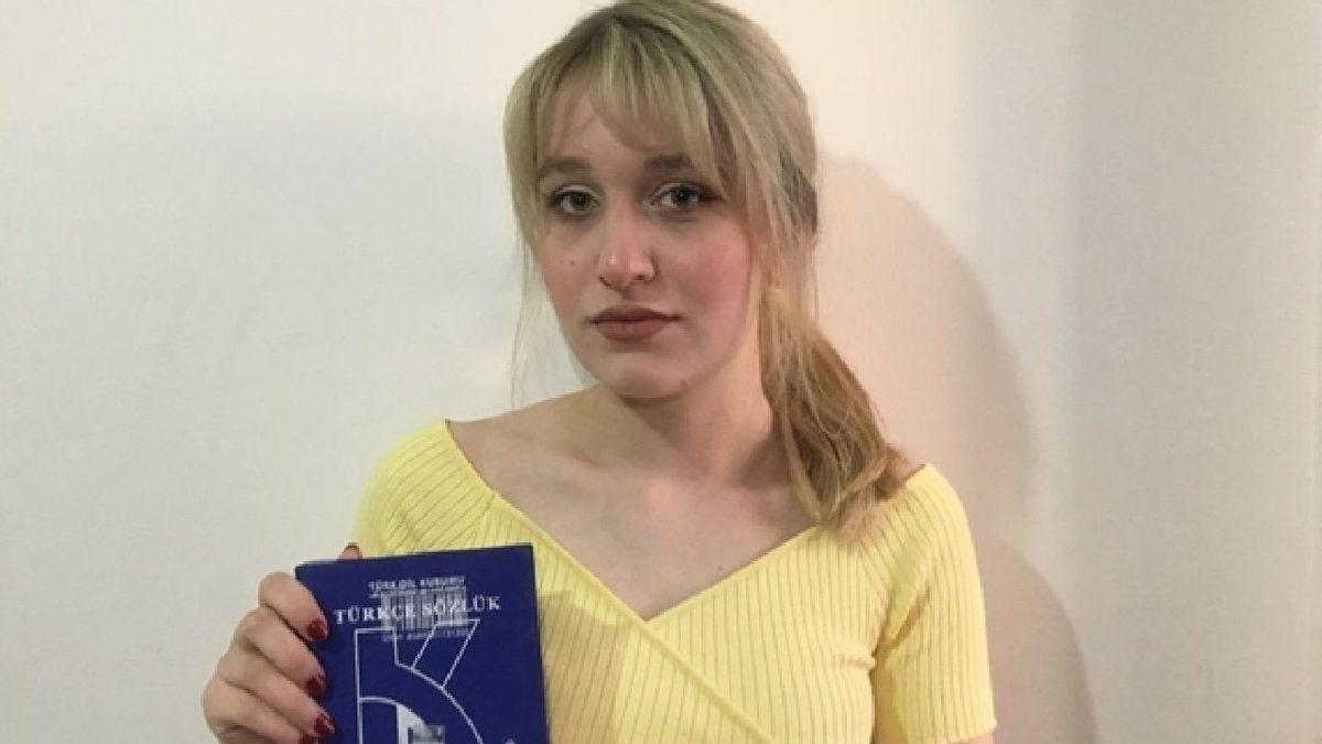 Bir Kadın Telefon Siparişi Verdi, Kutudan ’Türkçe Sözlük’ Çıktı