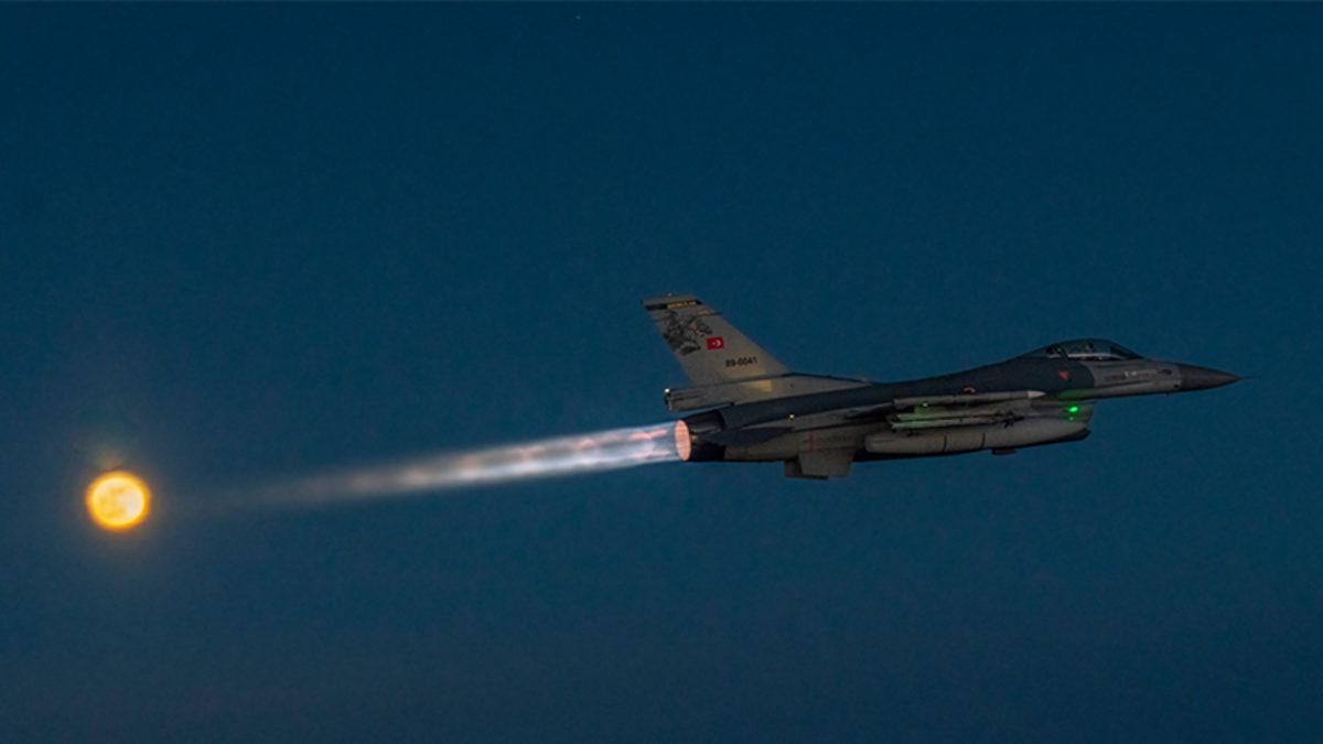 Millî Savunma Bakanlığı’nın F-16’lı ’Süper Ay’ Paylaşımı Büyük İlgi Çekti