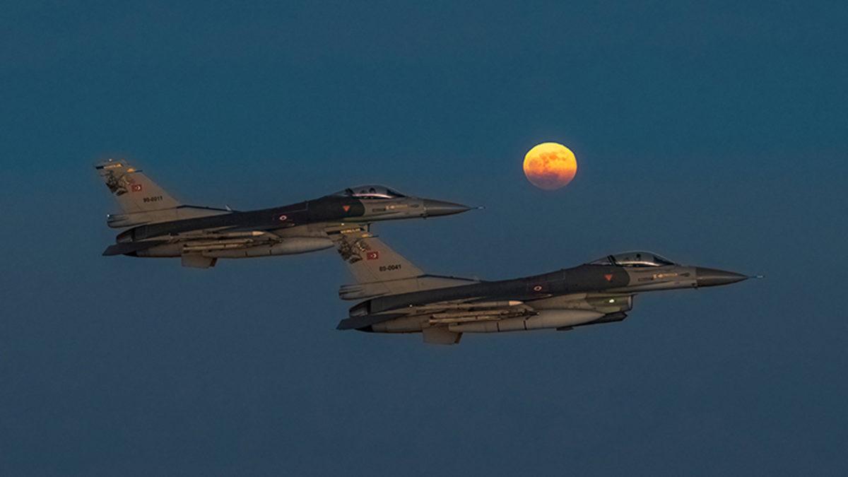 Millî Savunma Bakanlığı’nın F-16’lı ’Süper Ay’ Paylaşımı Büyük İlgi Çekti