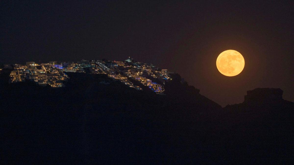 Görsel Şölene Hazır Olun: Bu Gece Hem Meteor Yağmuru Hem 2022’nin Son Süper Ay’ı Gerçekleşecek [Nasıl İzlenir?]