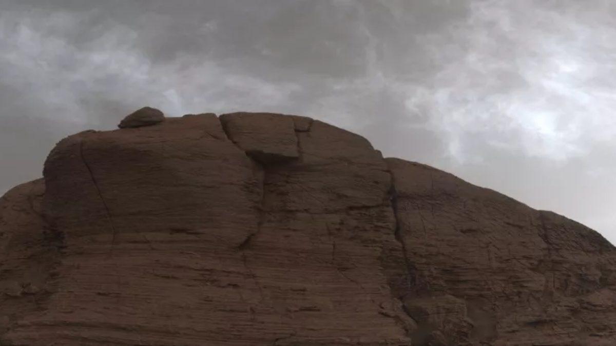 NASA’nın Curiosity Aracı Mars’ta Garip Bulutlar Gözlemledi