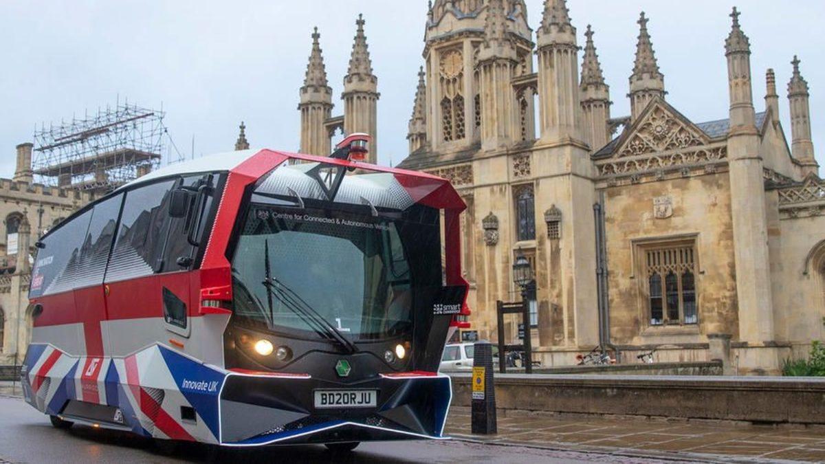 İngiltere’deki Ne İdüğü Belirsiz Minibüs, Sosyal Medyada Alay Konusu Oldu