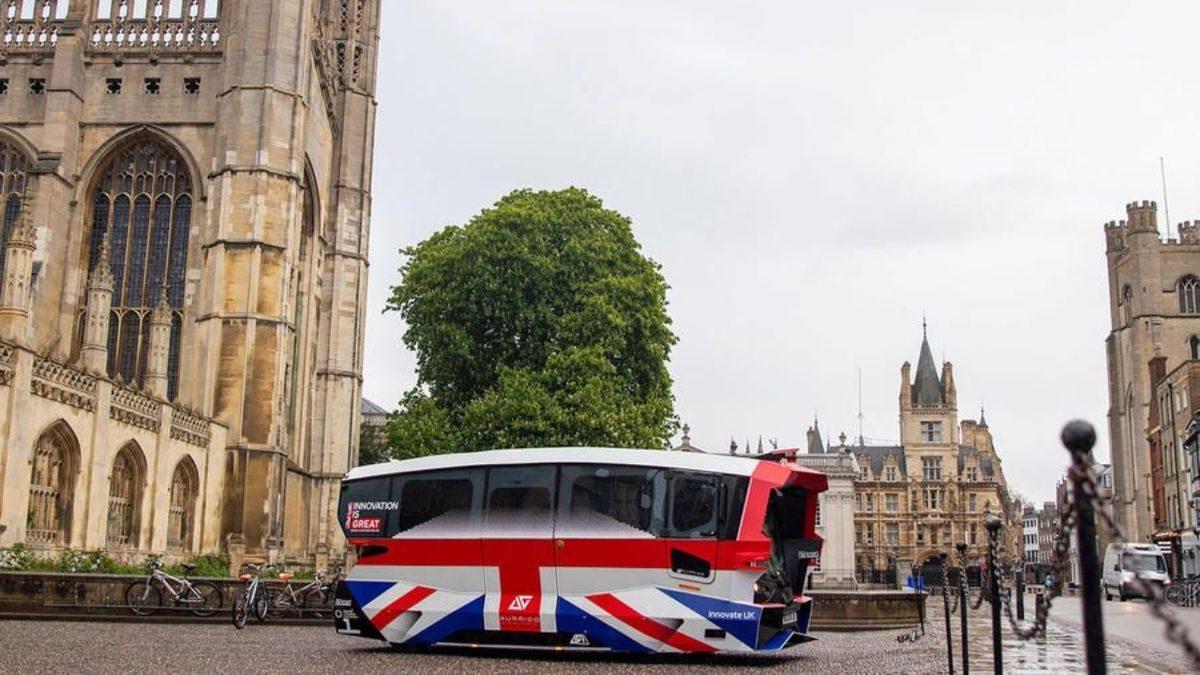 İngiltere’deki Ne İdüğü Belirsiz Minibüs, Sosyal Medyada Alay Konusu Oldu