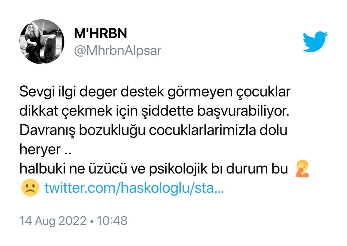 İstanbul’a Gelen Twitch Fenomeni Turist Çift, Çiçekçi Bir Çocuk Tarafından Canlı Yayında Isırıldı: Küfürbaz Bakkalın Olaya Dahil Olması Bekleniyor...